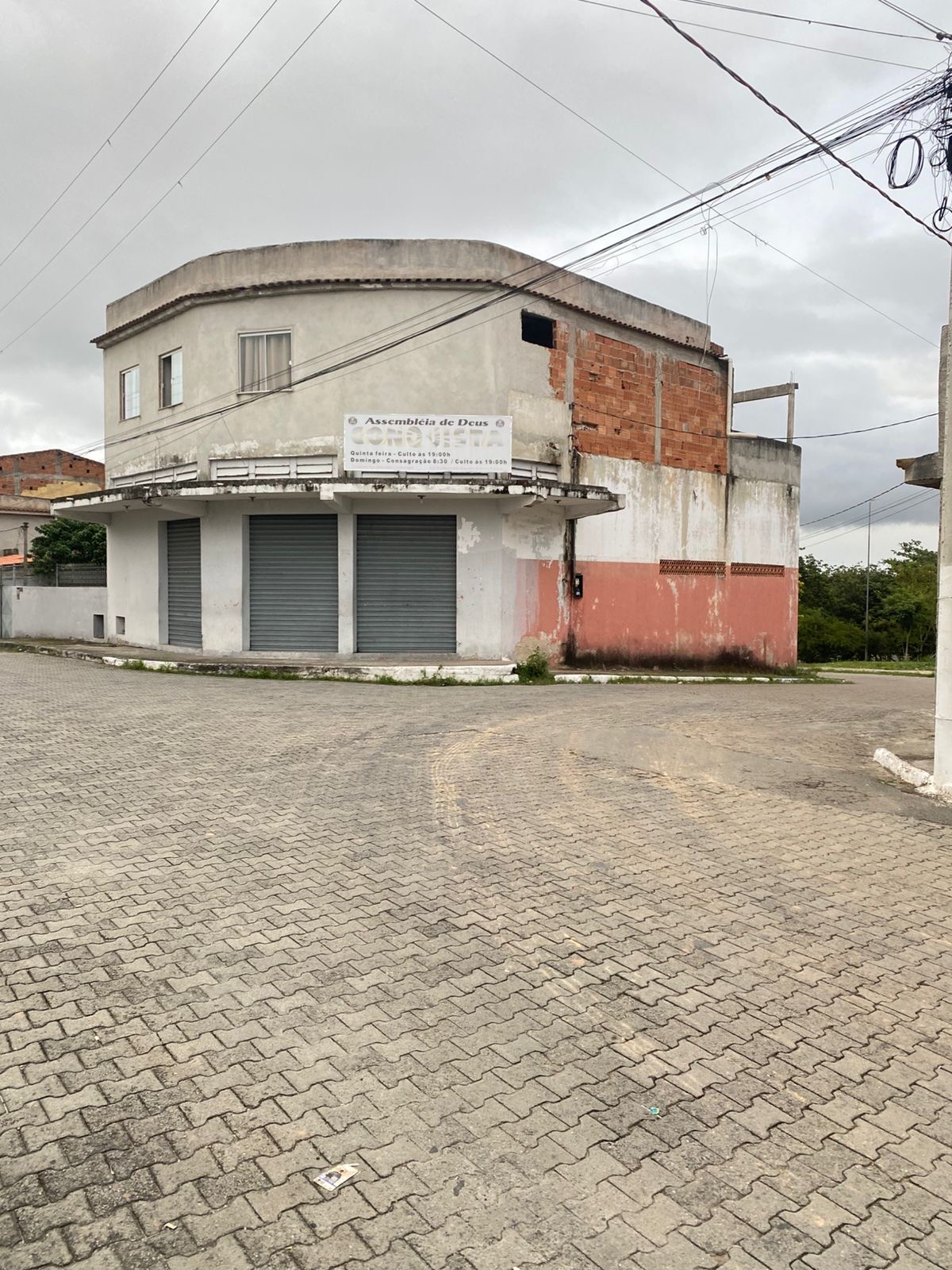 LOJA AMPLA COM CASA INDEPENDENTE 