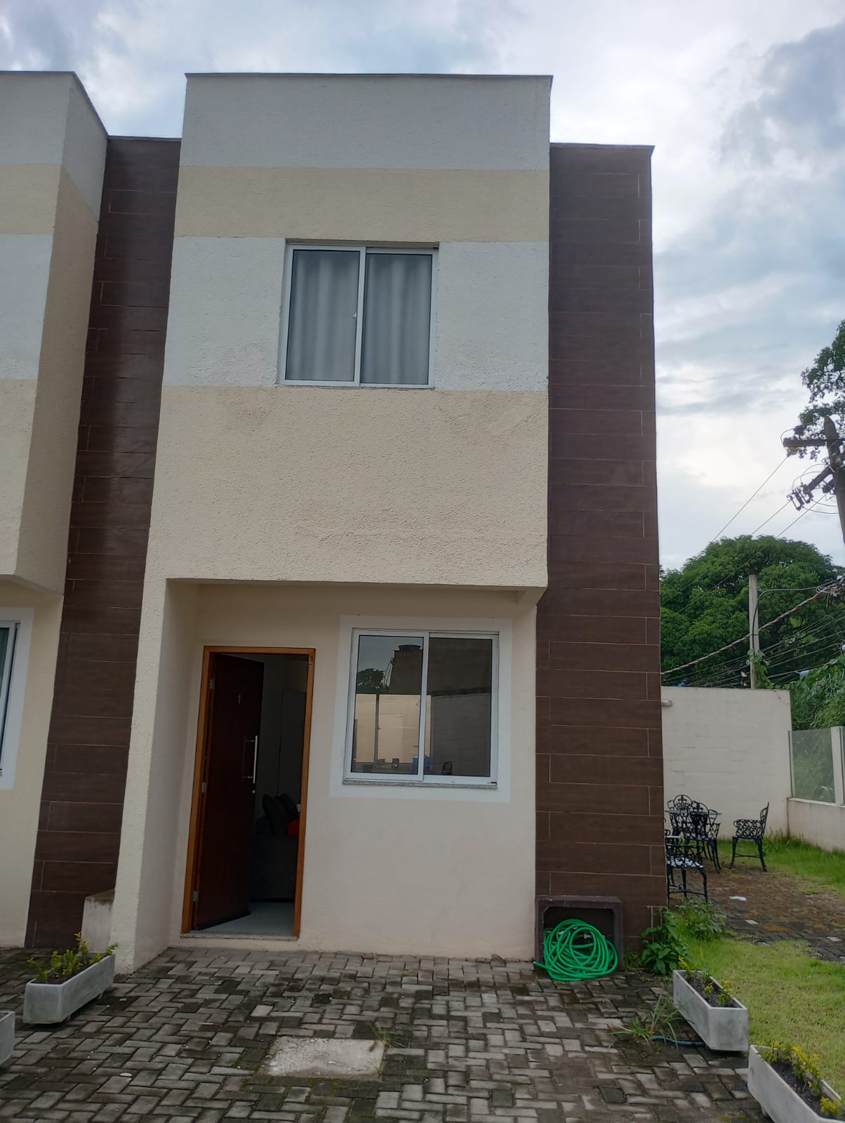 DUPLEX EM CONDOMÍNIO FECHADO
