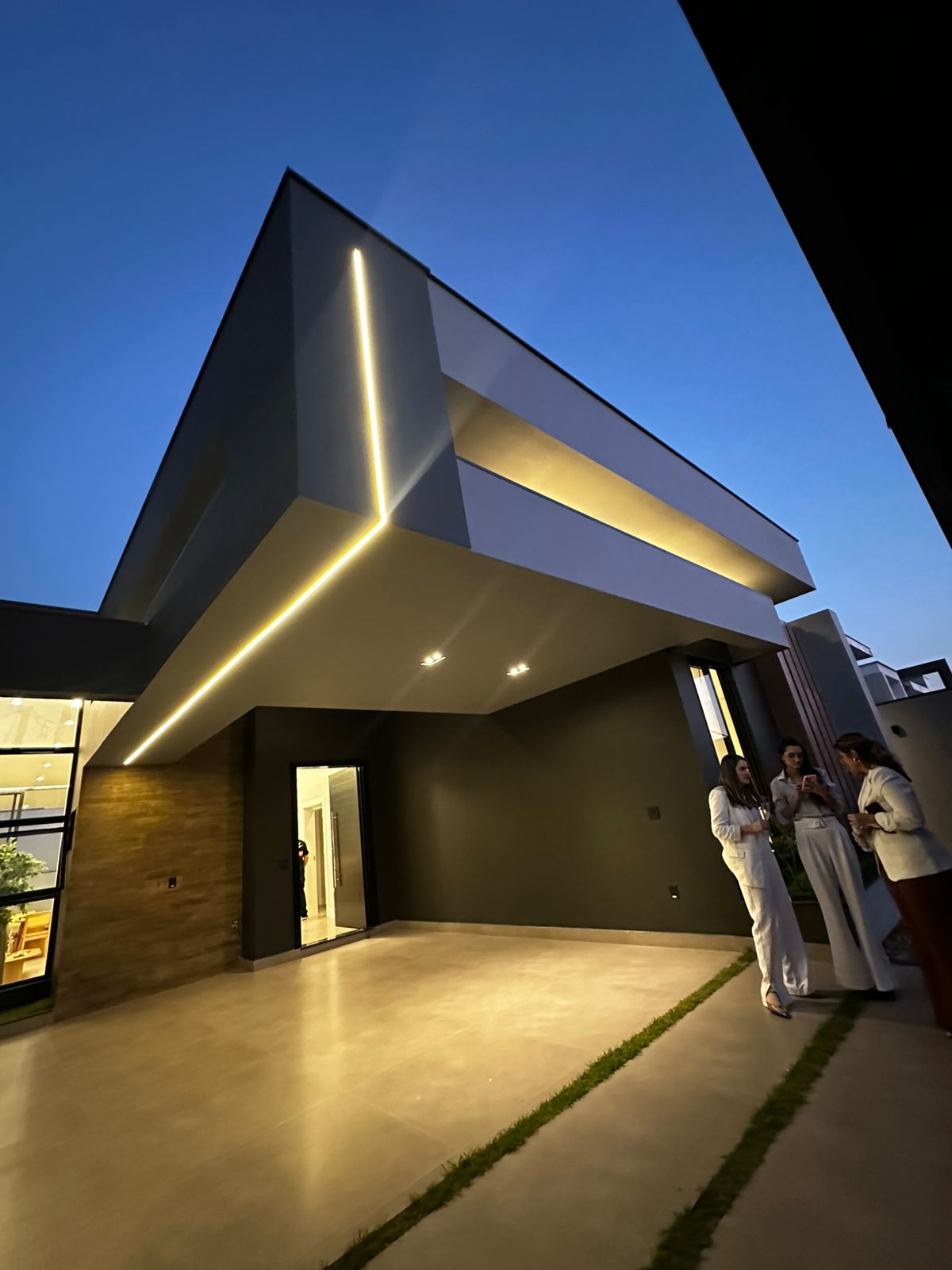 CASA LINEAR MORADA DA COLINA