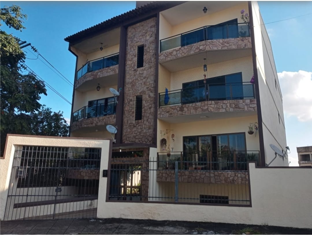 AMPLO APARTAMENTO