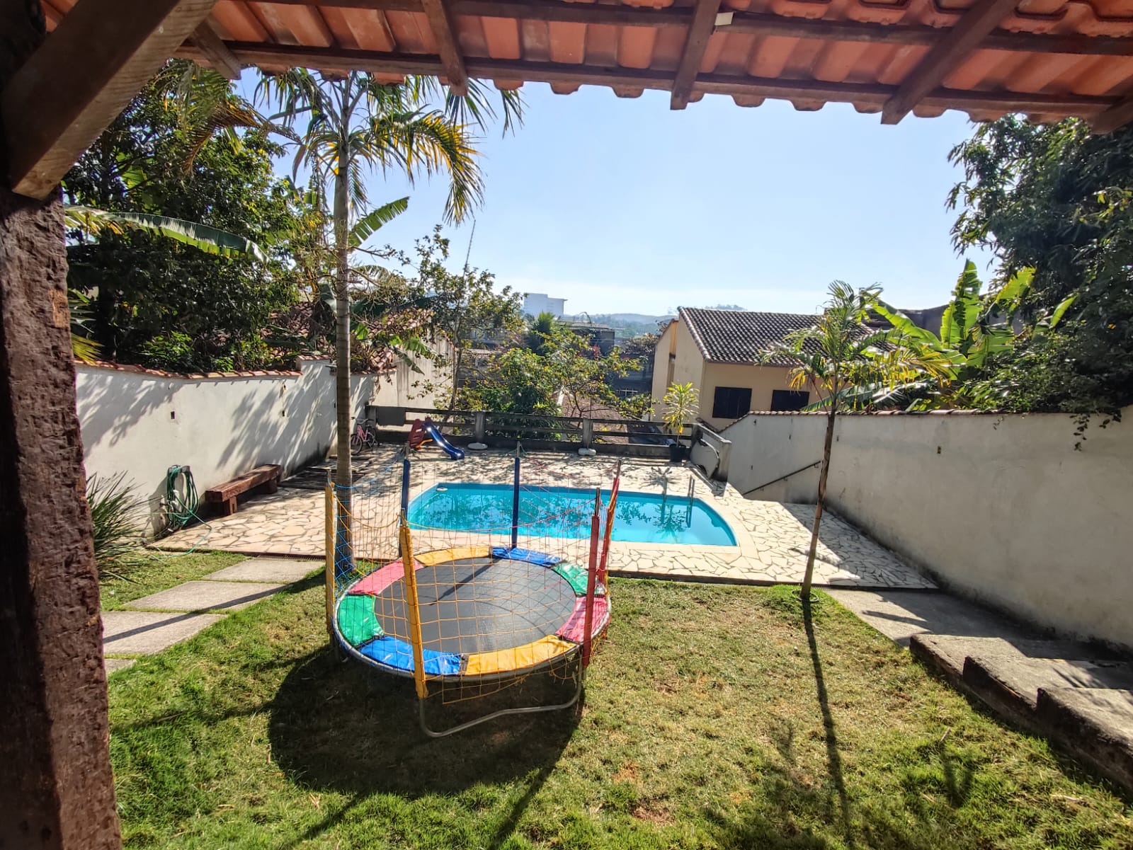 CASA COM PISCINA E ÁREA GOURMET