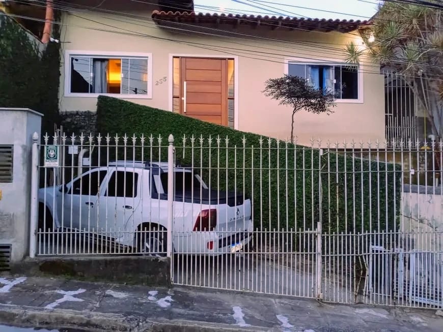 CASA AMPLA NO MONTE CASTELO 