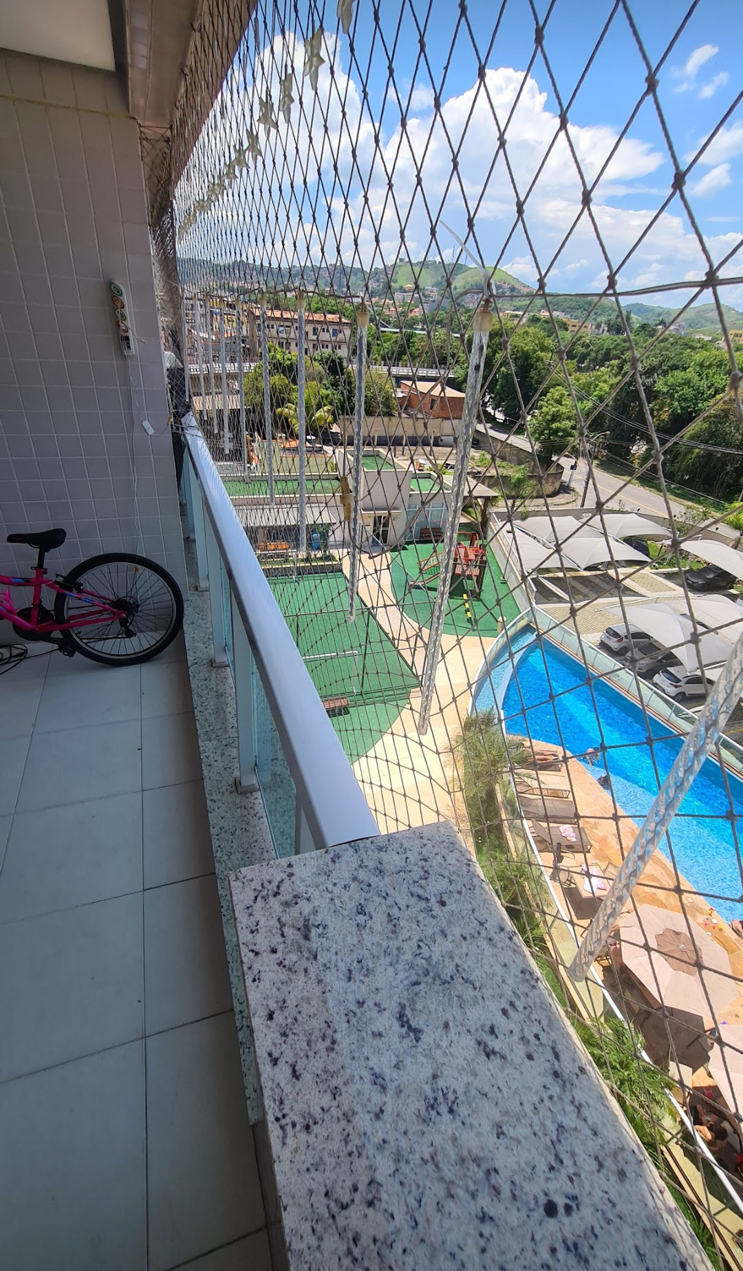 APARTAMENTO COM VISTA PARA PISCINA 