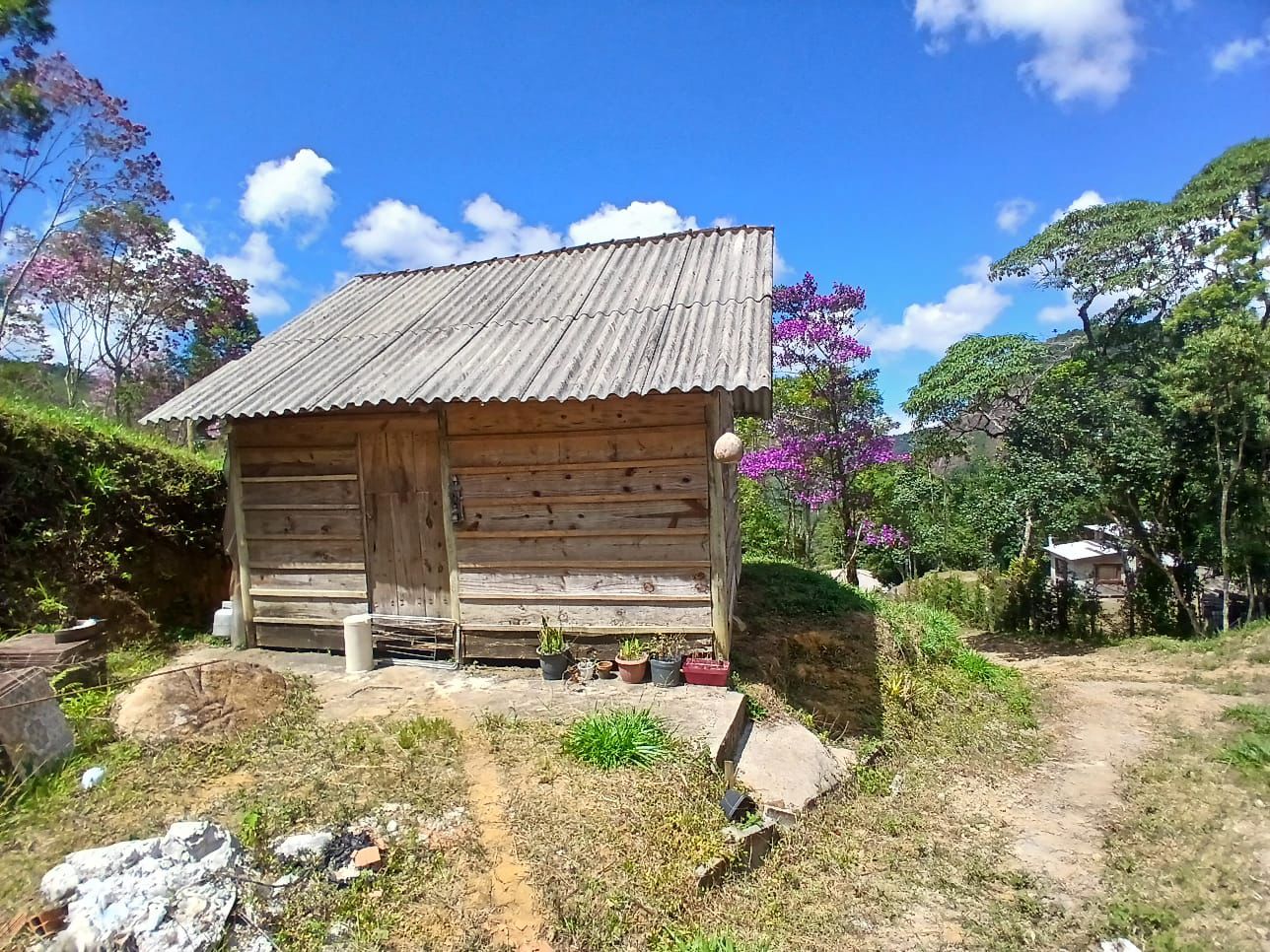 CHÁCARA COM CASA E CHALÉ EM BANANAL